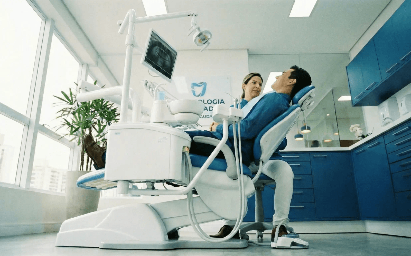 Espaços odontológicos equipados com tecnologia avançada para todos os tipos de tratamentos dentários